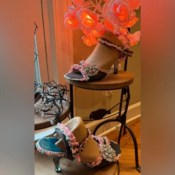 Custom, One~of~a~kind, hand embellished shoe in “baby shower” theme, size 40/US9 - Picture 8 of 17